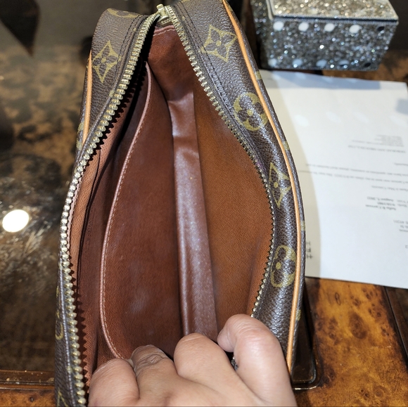 Louis Vuitton Compiegne 23 Clutch Bag - Picture 7 of 7